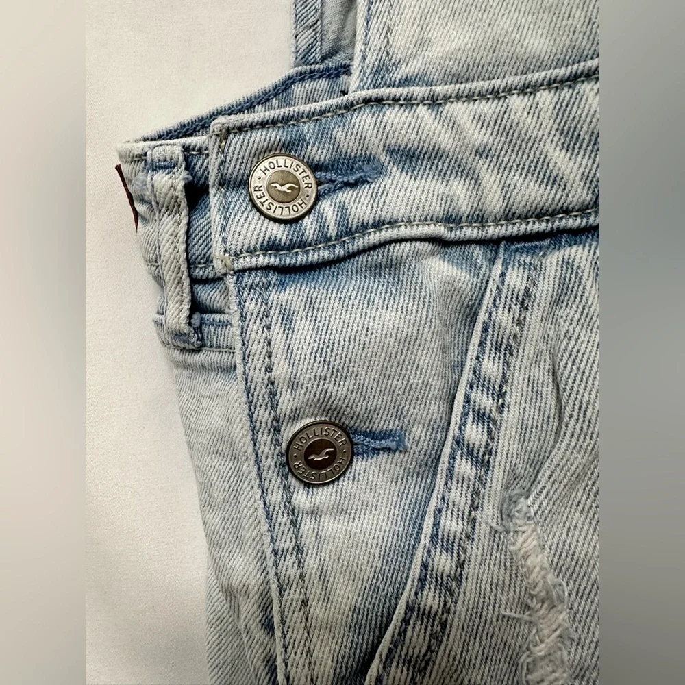 Hollister Boyfriend Short Overalls – Distressed Light Wash – Size S - Picture 6 of 12
